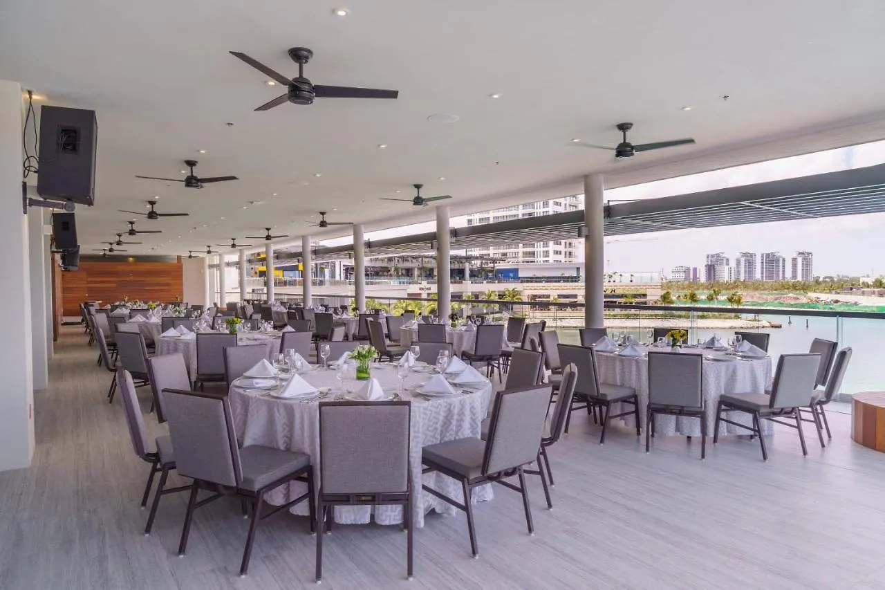 Renaissance Cancun Resort & Marina Hotel