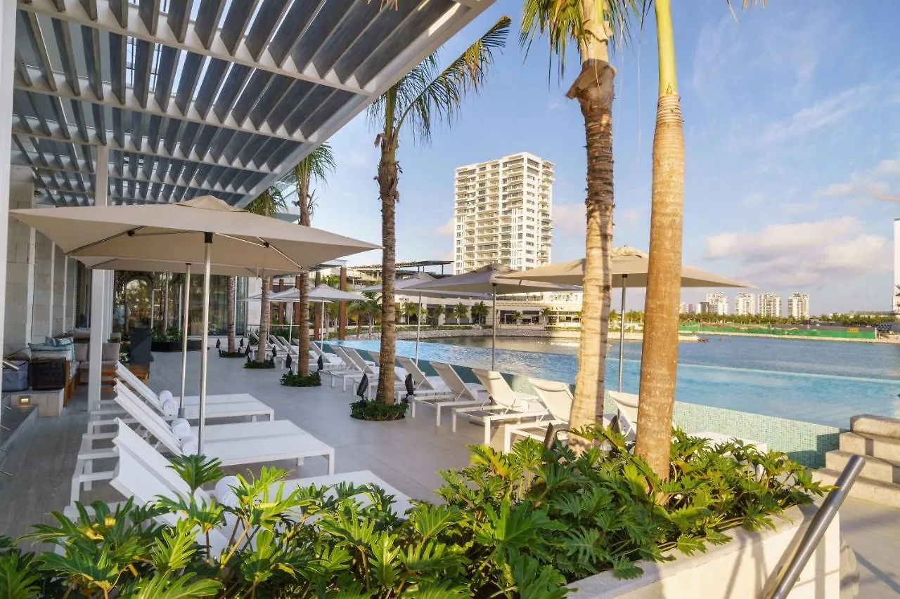 Renaissance Cancun Resort & Marina Hotel