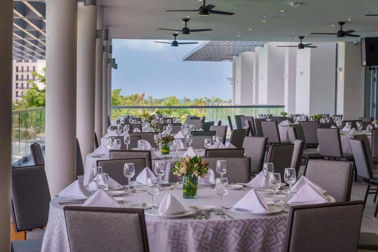 Renaissance Cancun Resort & Marina Hotel