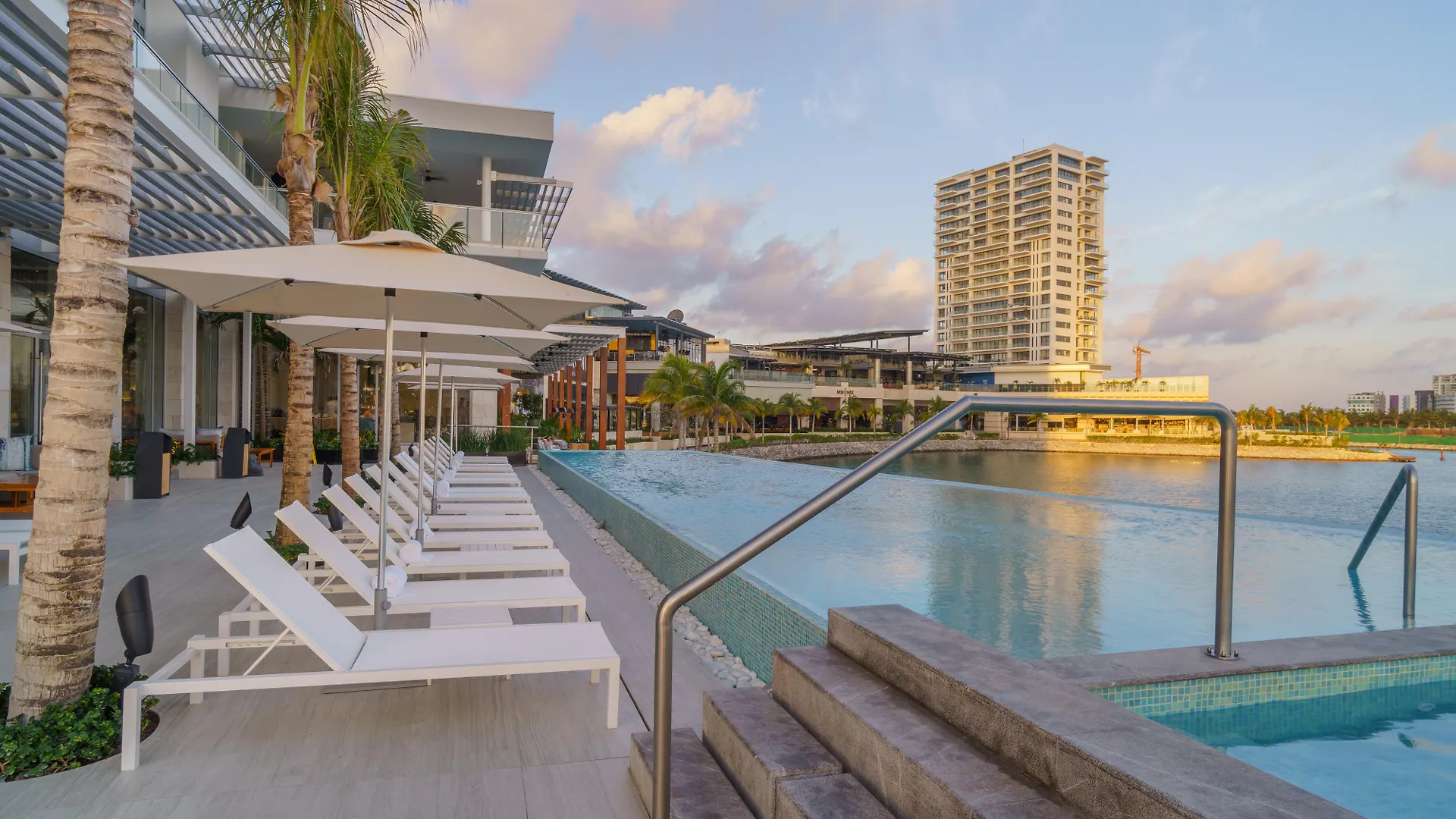 Renaissance Cancun Resort & Marina 5*,  Mexico