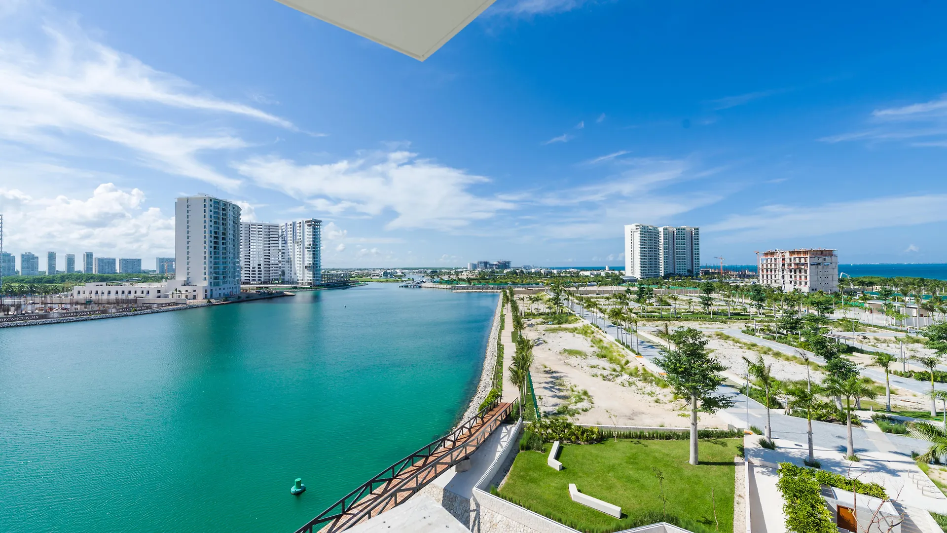 Hotel Renaissance Cancun Resort & Marina