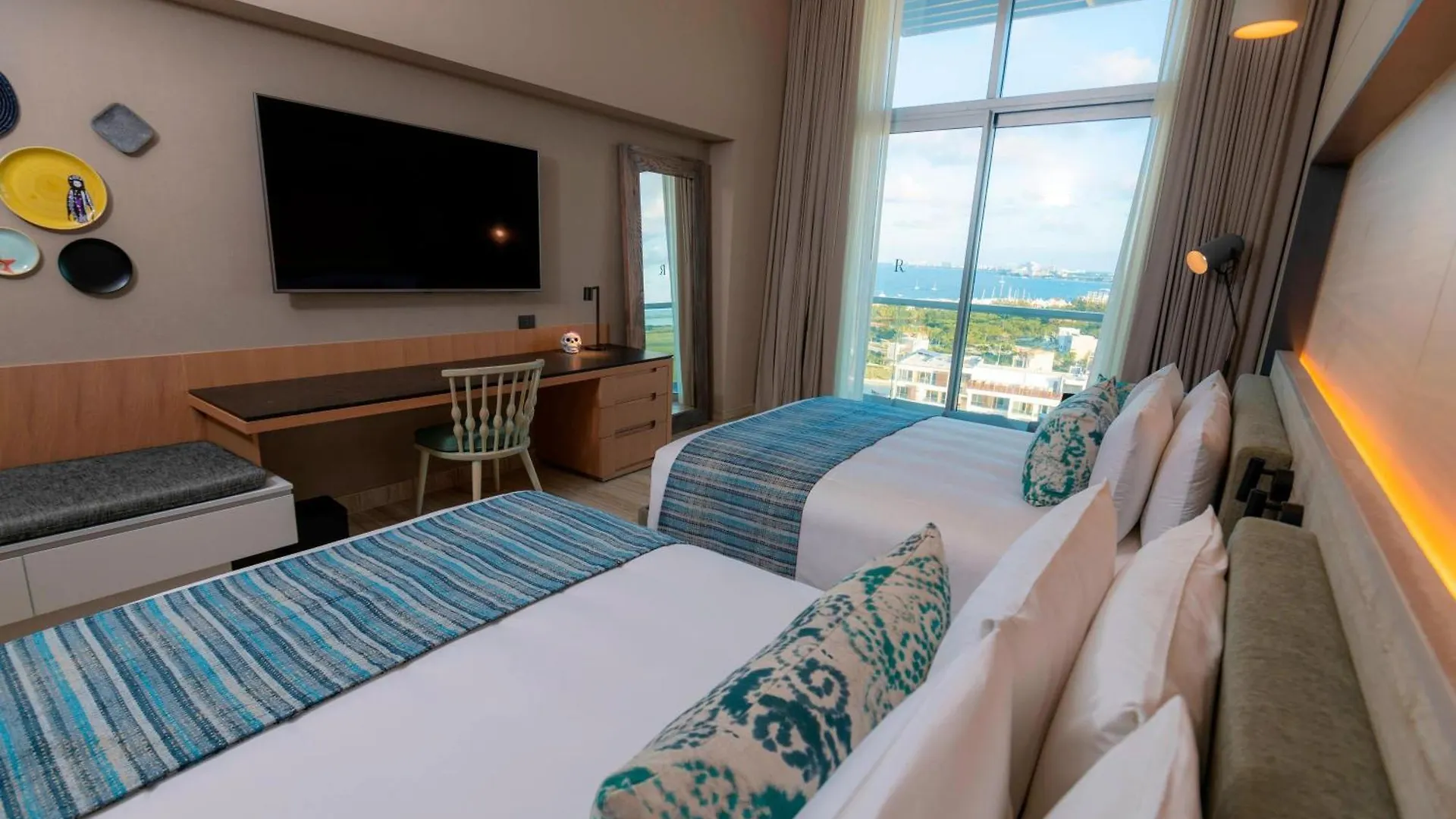 Hotel Renaissance Cancun Resort & Marina